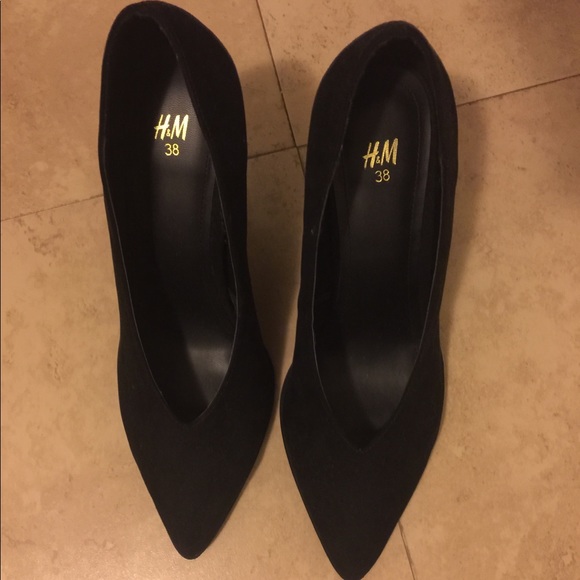 Vintage Style H&M Black Suede Pumps - Picture 2 of 5
